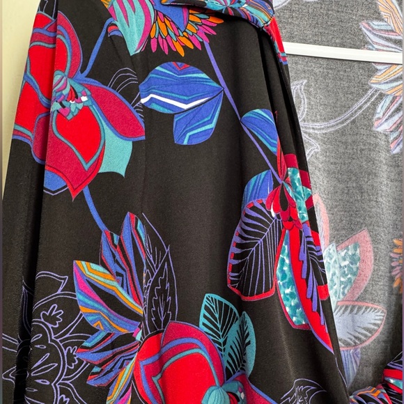 Iman Multicolor Tropical Wrap Crop Top EUC Small Long Sleeve - Picture 5 of 15